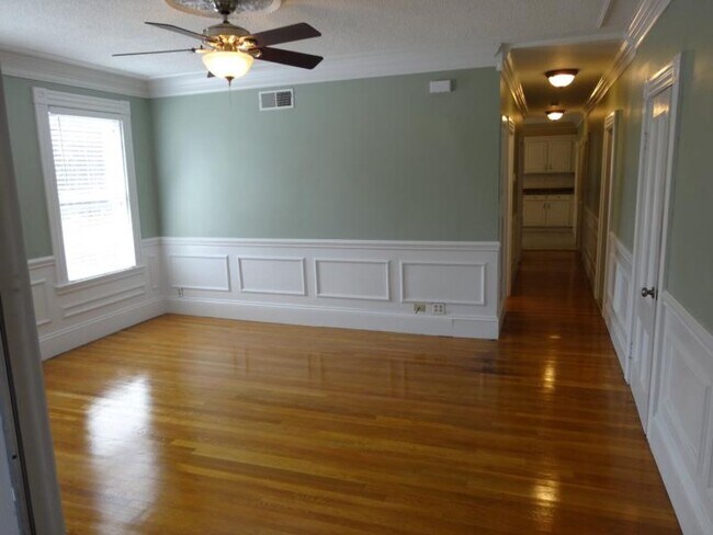 Building Photo - 4 Bedroom