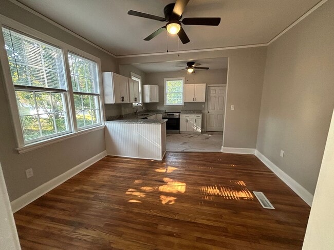 Building Photo - 3428 Rosewood Dr