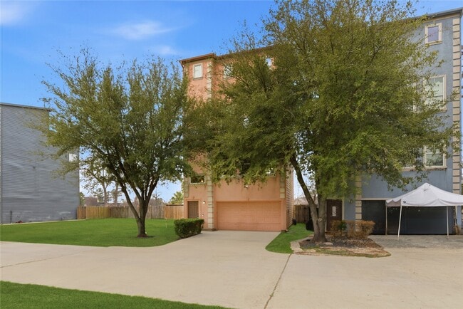 Building Photo - 408 Eichwurzel Ln