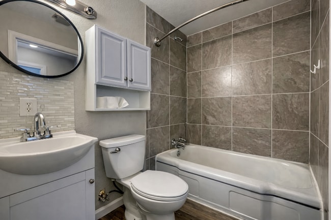 Building Photo - 2015 W 19th St