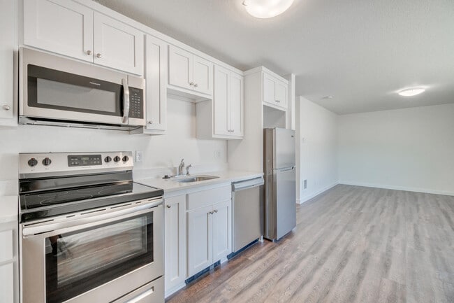 Unit 7 - Steele Apartments