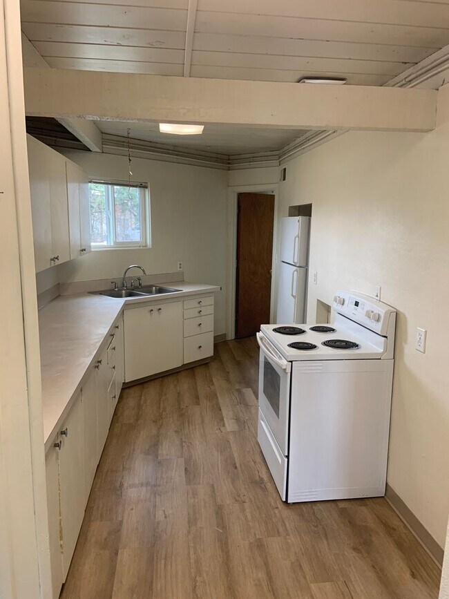Foto del edificio - 3 Bedroom 1 Bathroom House in Great Location