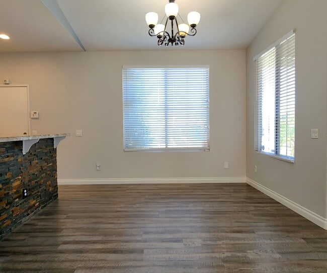 Building Photo - 13729 Basswood Dr