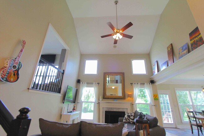 Foto del edificio - 5711 Chadwick Ln