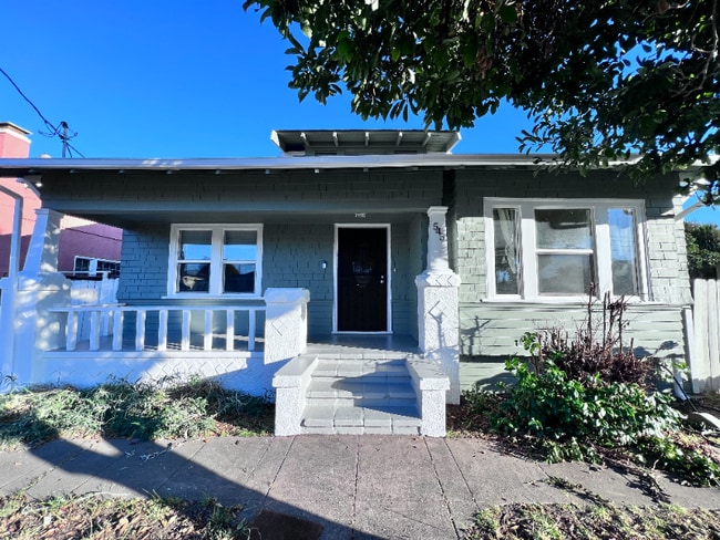 Building Photo - 545 Elsie Ave