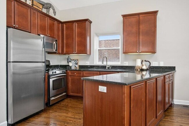 Photo - 1456 N Greenview Ave Apartment