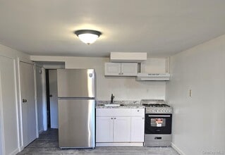 Building Photo - 7 Montgomery St