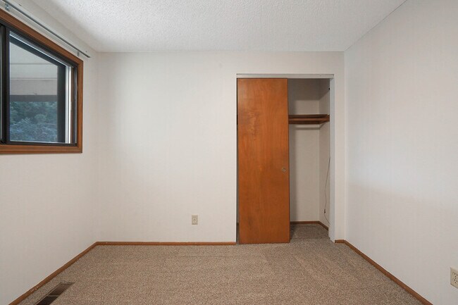 Building Photo - 4678 Lariat Court Northeast