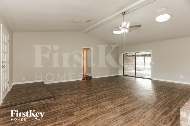 Foto del edificio - 800 Driftwood Pl