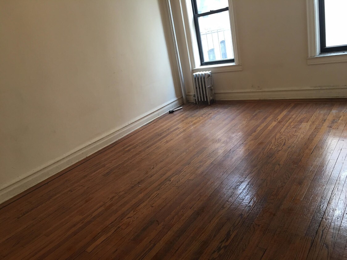 Primary Photo - 530 Parkside Ave