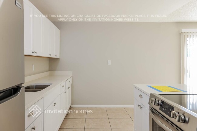 Foto del edificio - 6827 W Lewis Ave