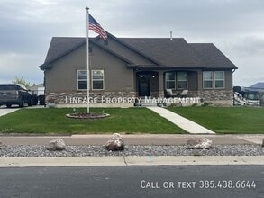 Building Photo - 9722 N Horizon Dr