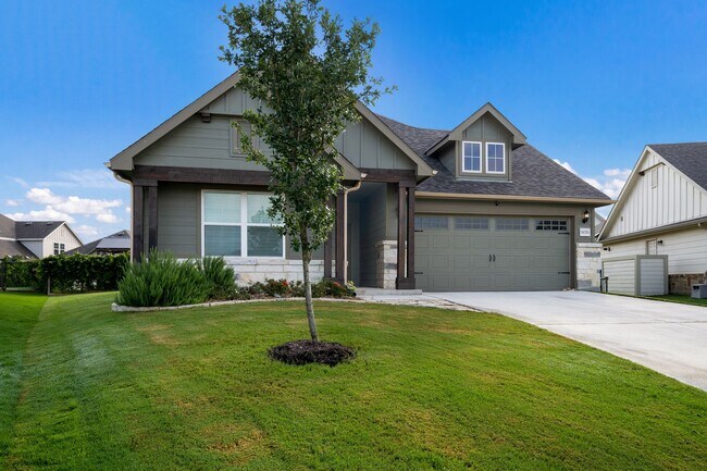 Foto del edificio - 4 Bedroom Home with Stone Patio, Built-In Gazebo & Amenity-Rich Community Living