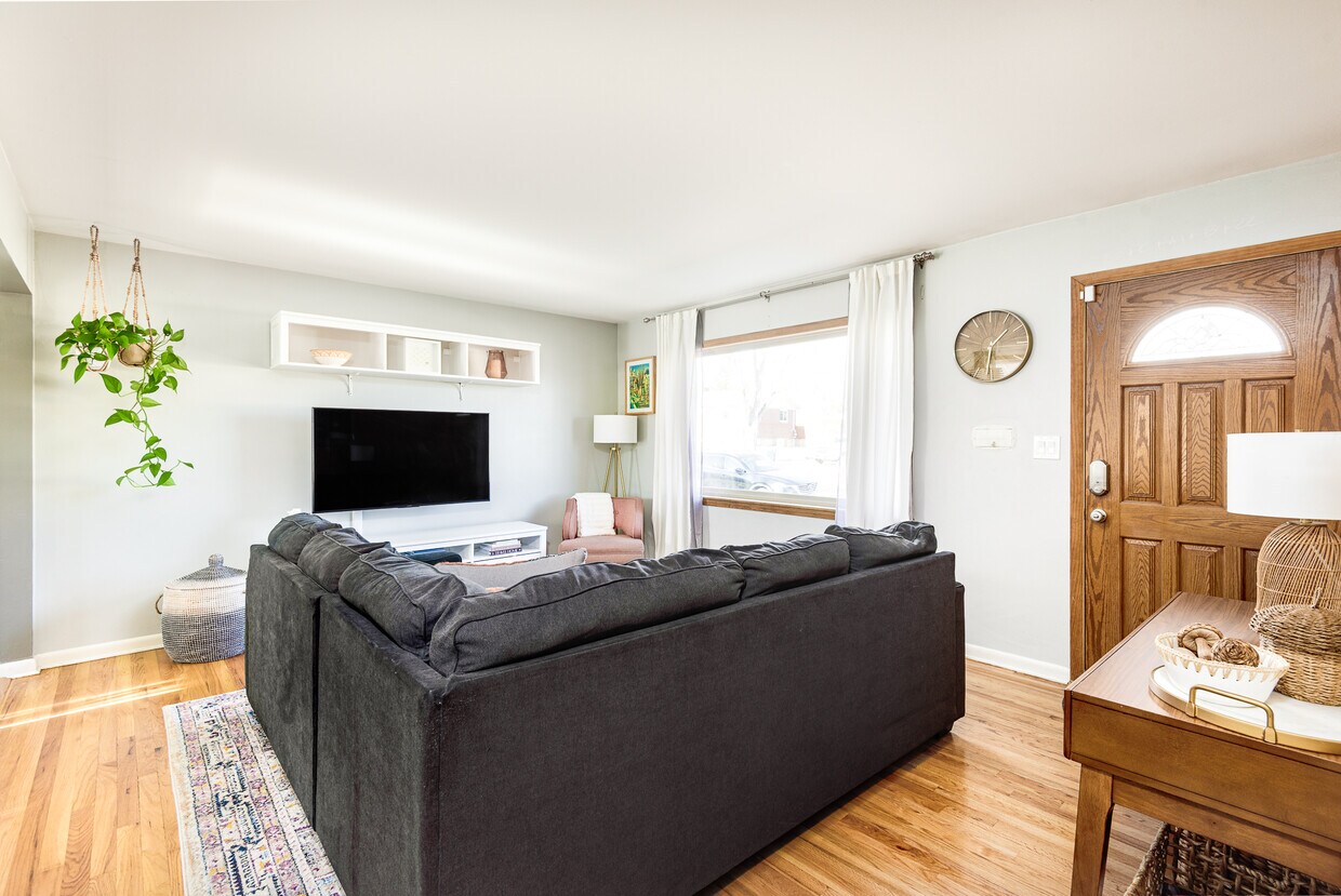 Primary Photo - 3176 W Tufts Ave
