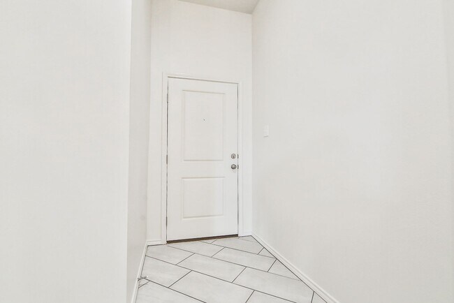 Building Photo - Great 2 Bedroom, 2 Bath Townhouse in Escon...