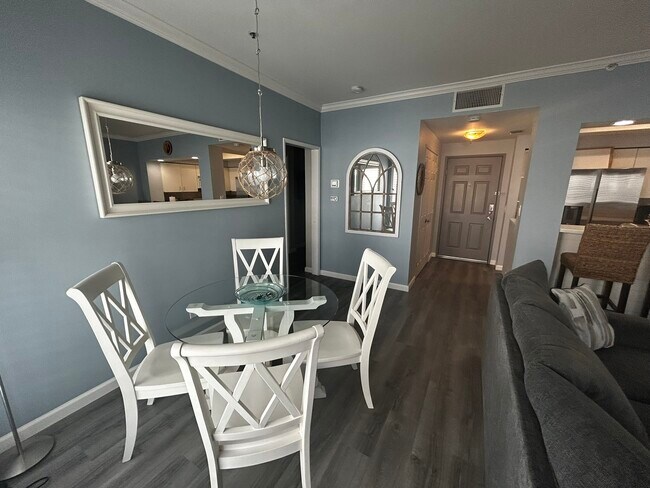 Comedor - 655 Columbia St