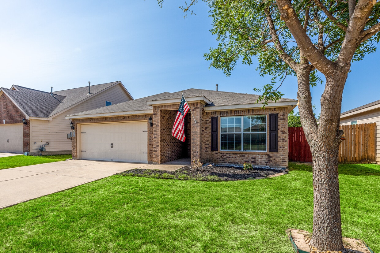 533 Misty Mountain Dr, Fort Worth, TX 76140 House for Rent in Fort