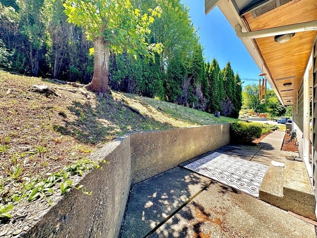 Building Photo - Rental with Views of Utsalady Bay and Mt B...
