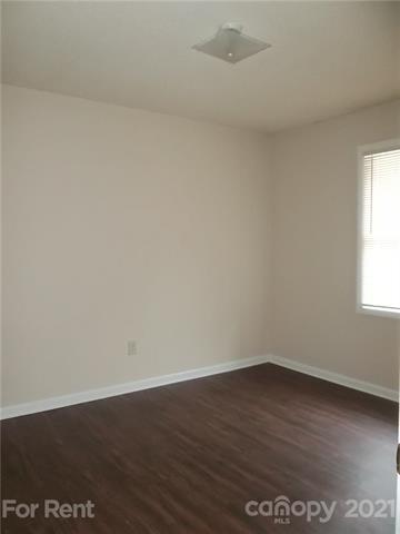 Building Photo - 438 Carpenter St