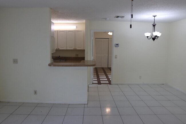 Building Photo - 20 Crossings Cir