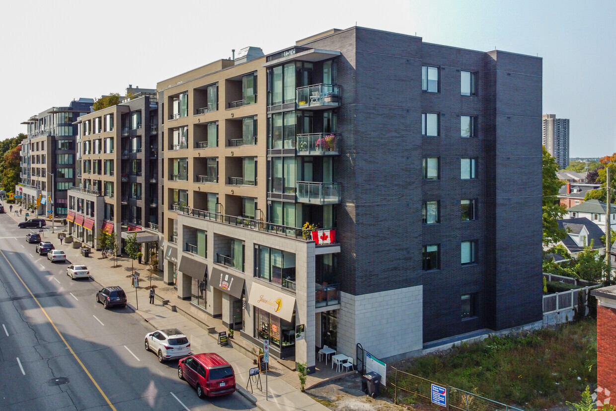 Building Photo - Q West