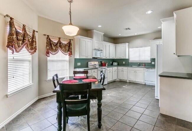 Foto del edificio - Adorable duplex + Edmond Schools + Lawncare Included