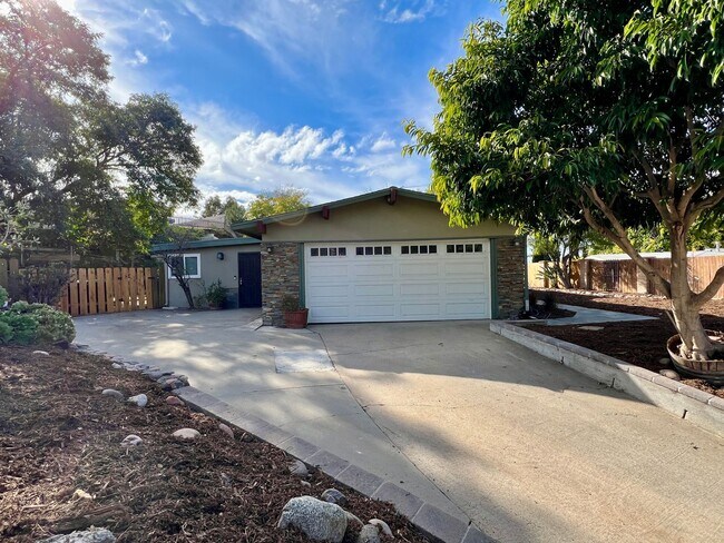 Building Photo - Very Spacious, Upgraded 3 Bedroom 2 Bath H...