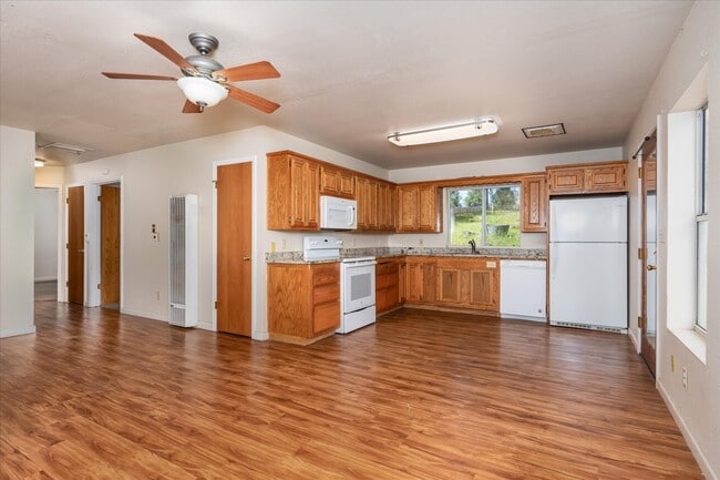 Building Photo - 51708 Rd 426