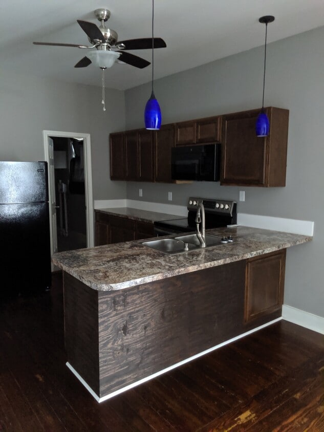 Primary Photo - 524 W Main St