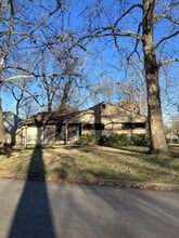 Building Photo - 2520 SW Mission Ave