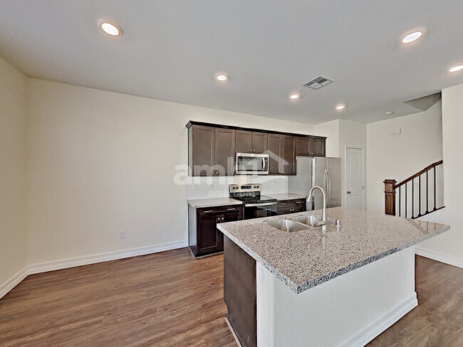 Building Photo - 5873 Petronius St