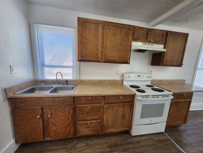 Building Photo - 1221 E Abriendo Ave