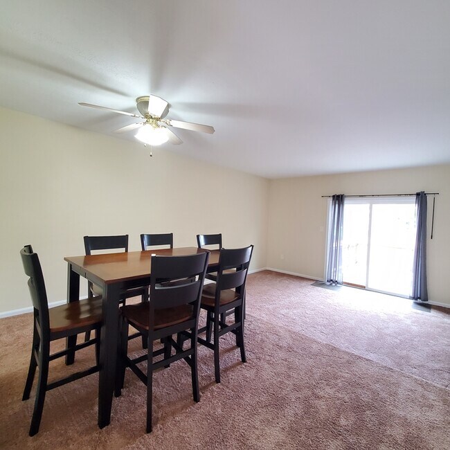 Foto del edificio - 214 Britain Ct