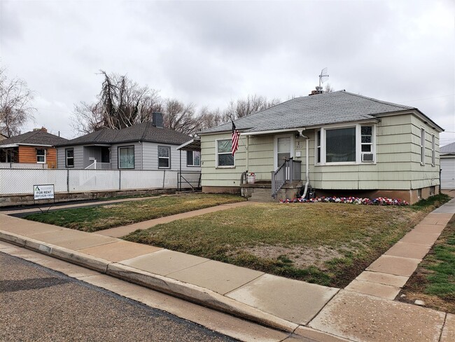 Building Photo - 218 S Lakeview Dr