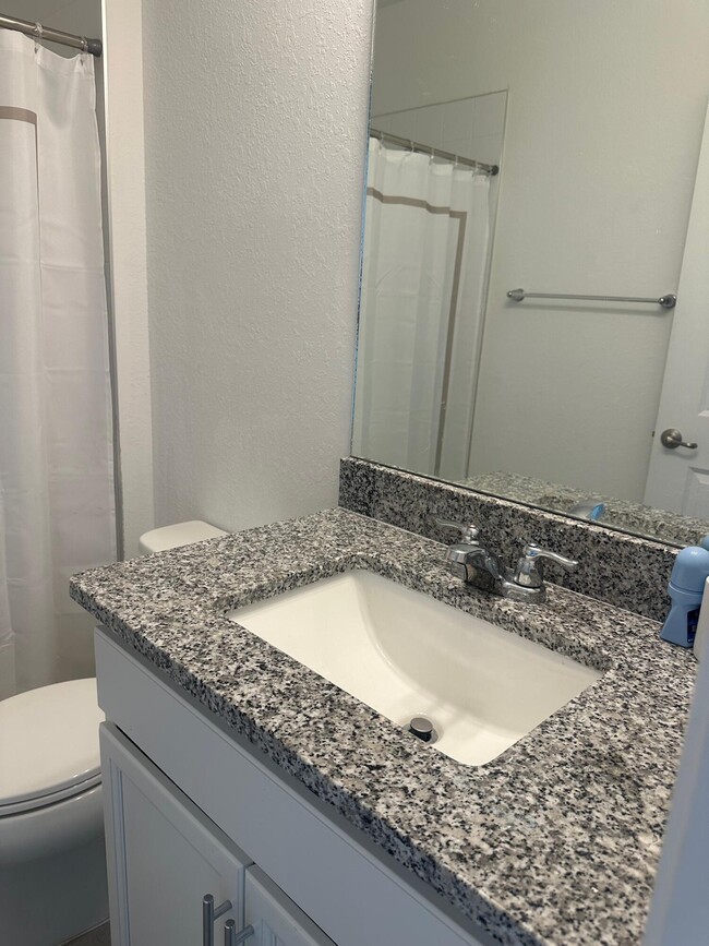 Foto del edificio - 467 SW Jeanne Ave