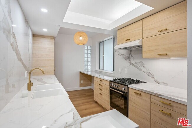 Foto del edificio - 171 N Church Ln