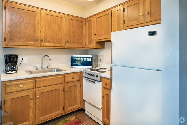 1HAB, 1BA - 483SF - Hickory Glen, Active Senior Living