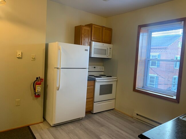 Building Photo - 331 Penn St