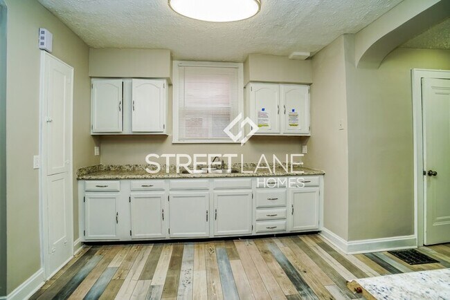 Building Photo - Charming 3 Bedroom in Columbus!