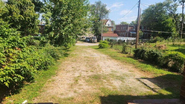 Foto del edificio - "Charming Cozy 3-Bedroom Duplex on Enright...