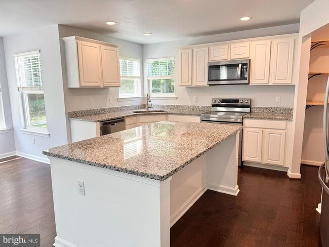 Foto del edificio - 206 Cranes Corner Rd