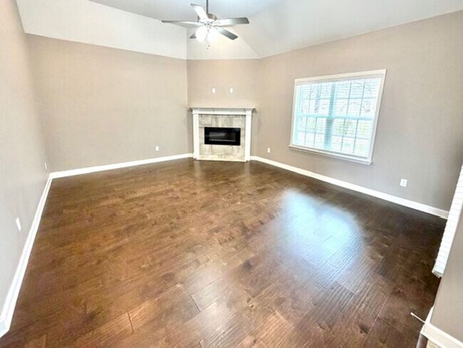 Foto del edificio - AVAILALBE NOW! Beautiful Home in Olive Branch.