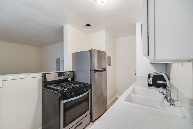 Newly remodeled 2020 kitchen, all New stainless steel appliances and cabinets - 1119 N Genesee Ave