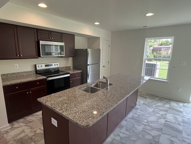 Building Photo - 164 Scotch Pine Dr
