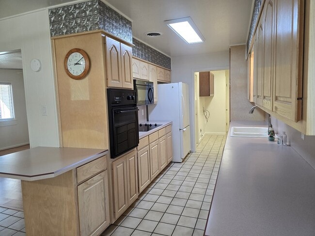 Building Photo - 4904 Locust Ave