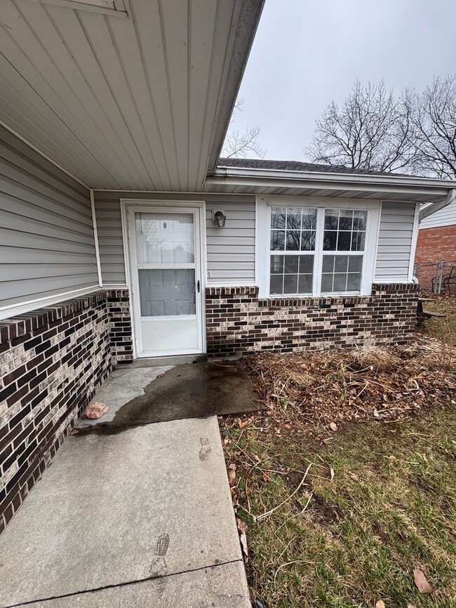 Building Photo - 1312-14 Hickam Dr