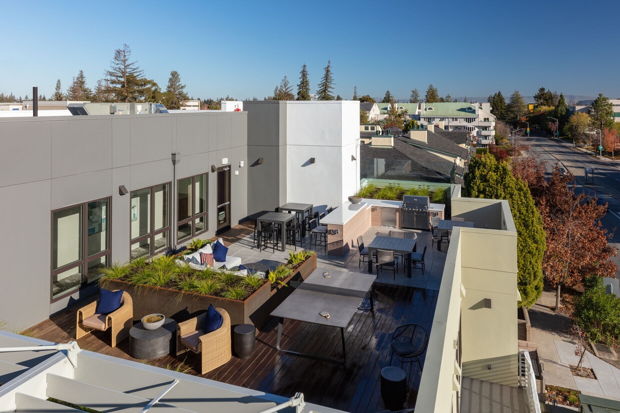 2755 El Camino Real