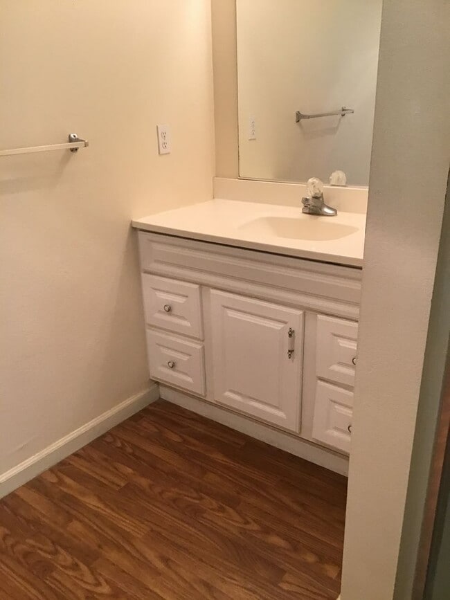 Building Photo - Adorable Home