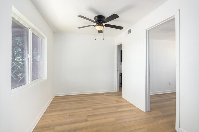 Foto del edificio - 550 W McMurray Blvd