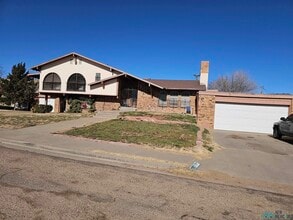 Building Photo - 1018 Fairmont Ct